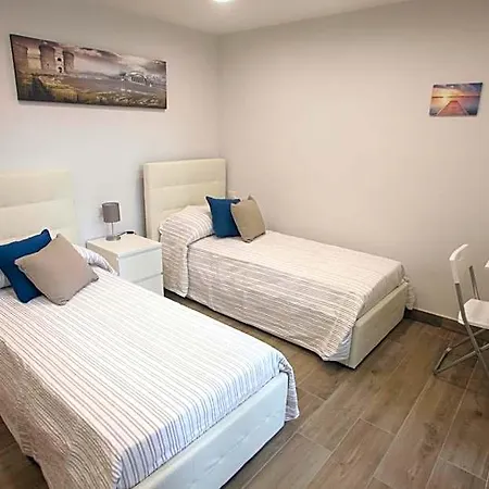Bed & Breakfast Garibaldi Station 2punto0 3*