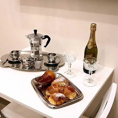 Bed & Breakfast Garibaldi Station 2punto0 3*